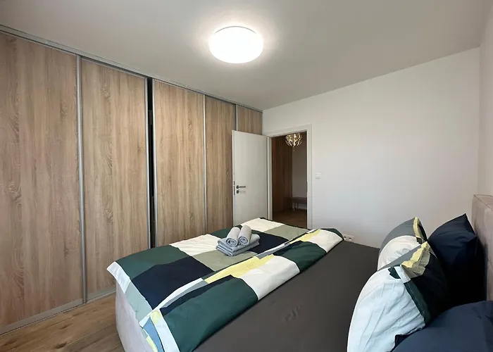 Novozariadeny Pri Starom Moste Bratislava